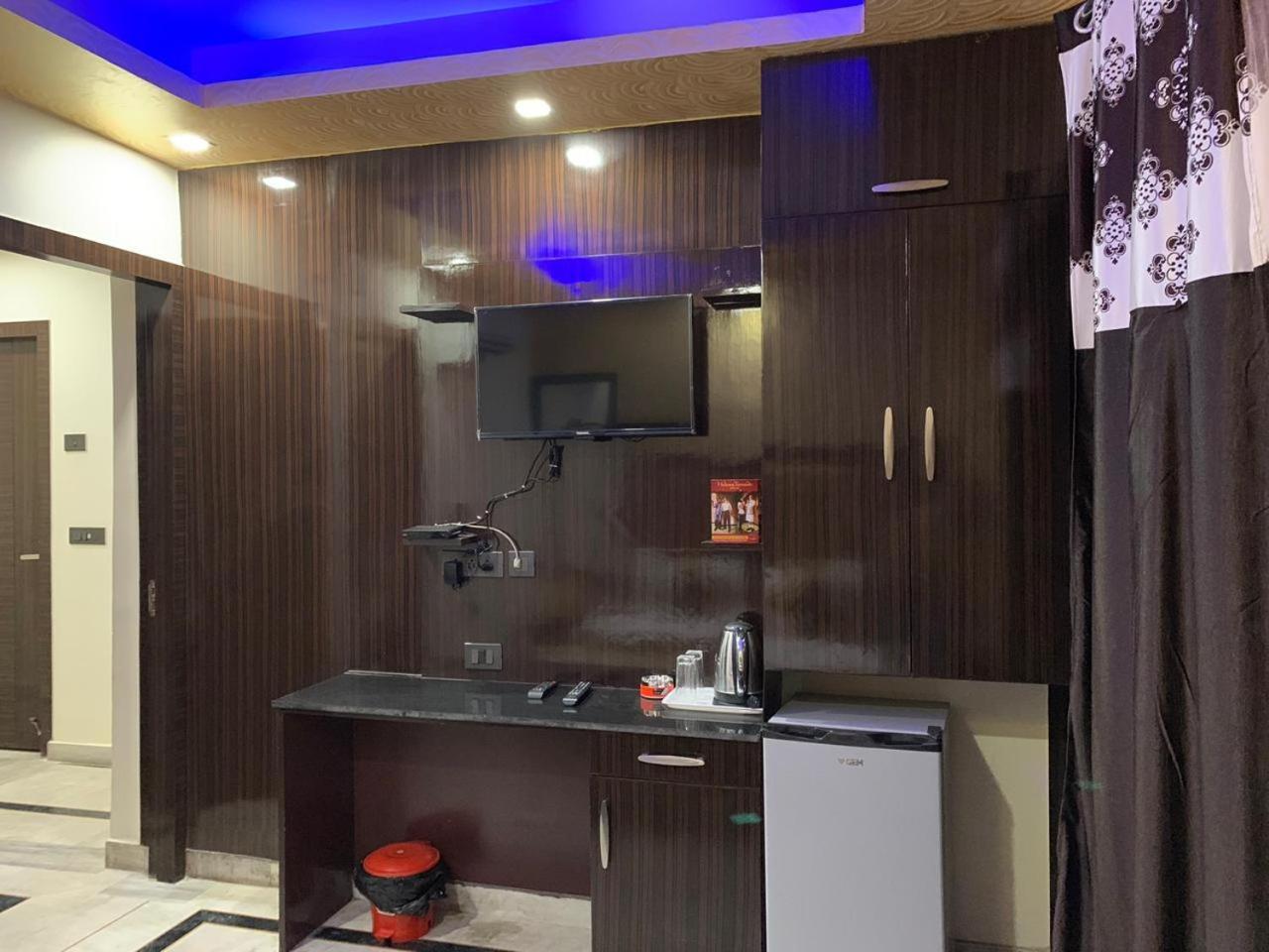 N.K. Residency Hotel Ню Делхи Екстериор снимка